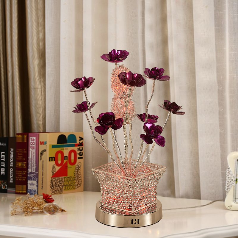 Cross border romantic wedding table lamp creative aluminum wire rose bedroom bedside lamp modern wedding gift table lamp