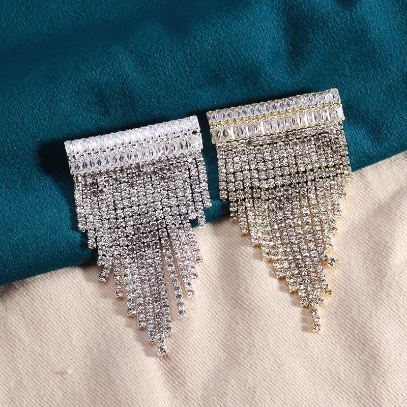 Manufacturer's direct grab chain brooch