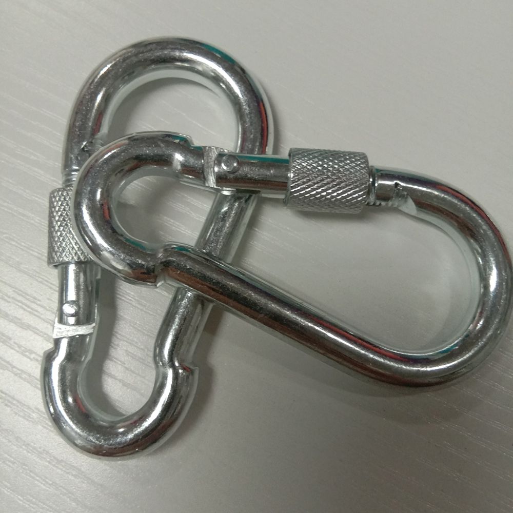 Screw spring hook/gourd buckle climbing buckle/galvanized/galvanized safety buckle /12*140 Application Scenario