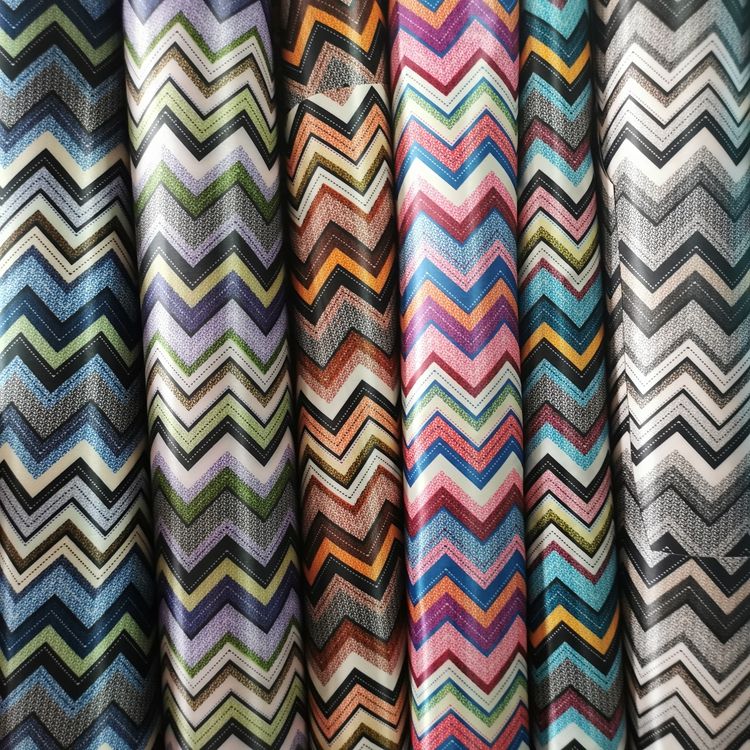 Color estampado serie estampado rayas geométricas estampadas 100% poliéster tejido inferior PVC espumado