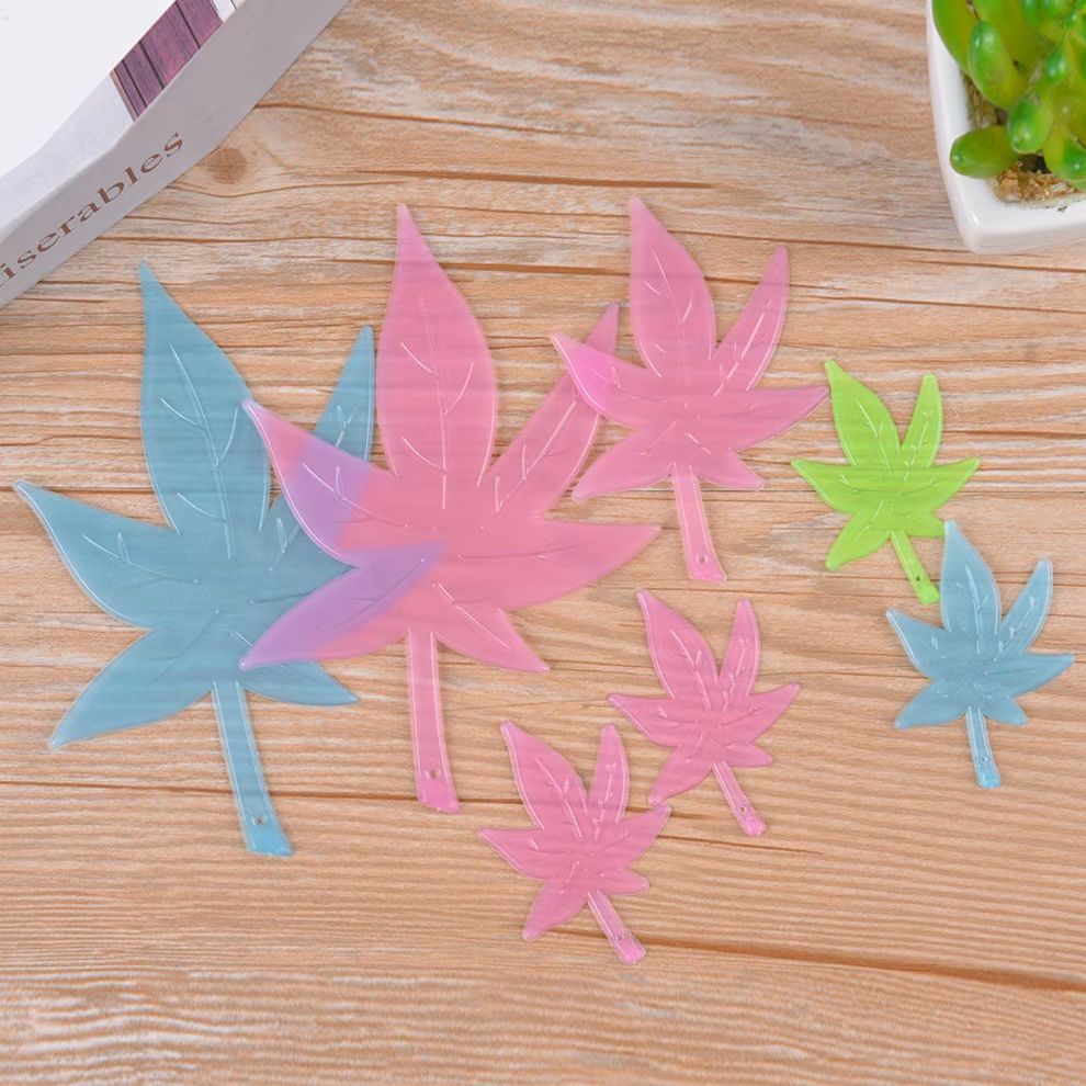 Amazon glow-in-the-dark patch fluorescent wall stickers toys glow-in-the-dark stars Moon Maple Leaf in stock