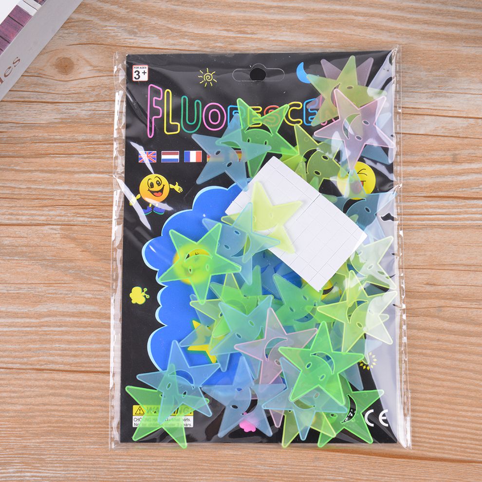 Amazon glow-in-the-dark patch Pigeon fluorescent wall paste toy bird glow-in-the-dark star Moon Maple Leaf in stock