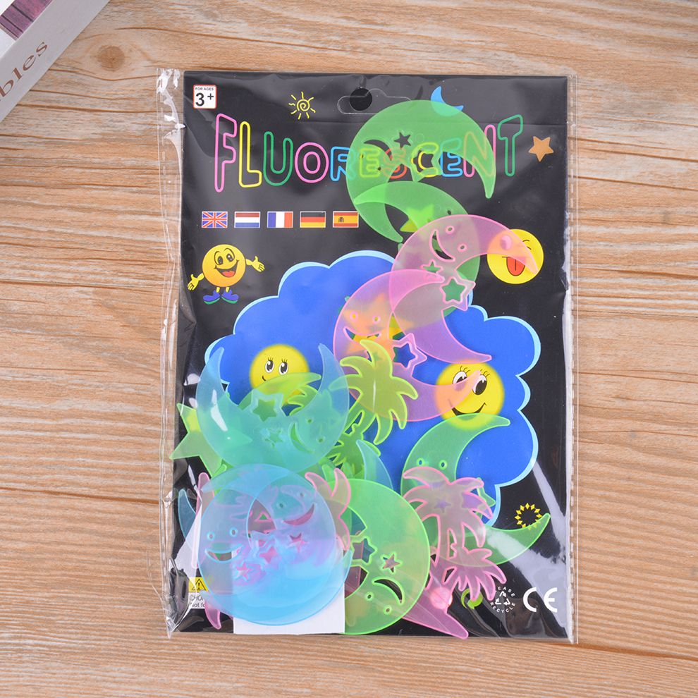 Amazon glow-in-the-dark patch Moon Star Fluorescent wall paste toy bird glow-in-the-dark star Moon Maple Leaf in stock