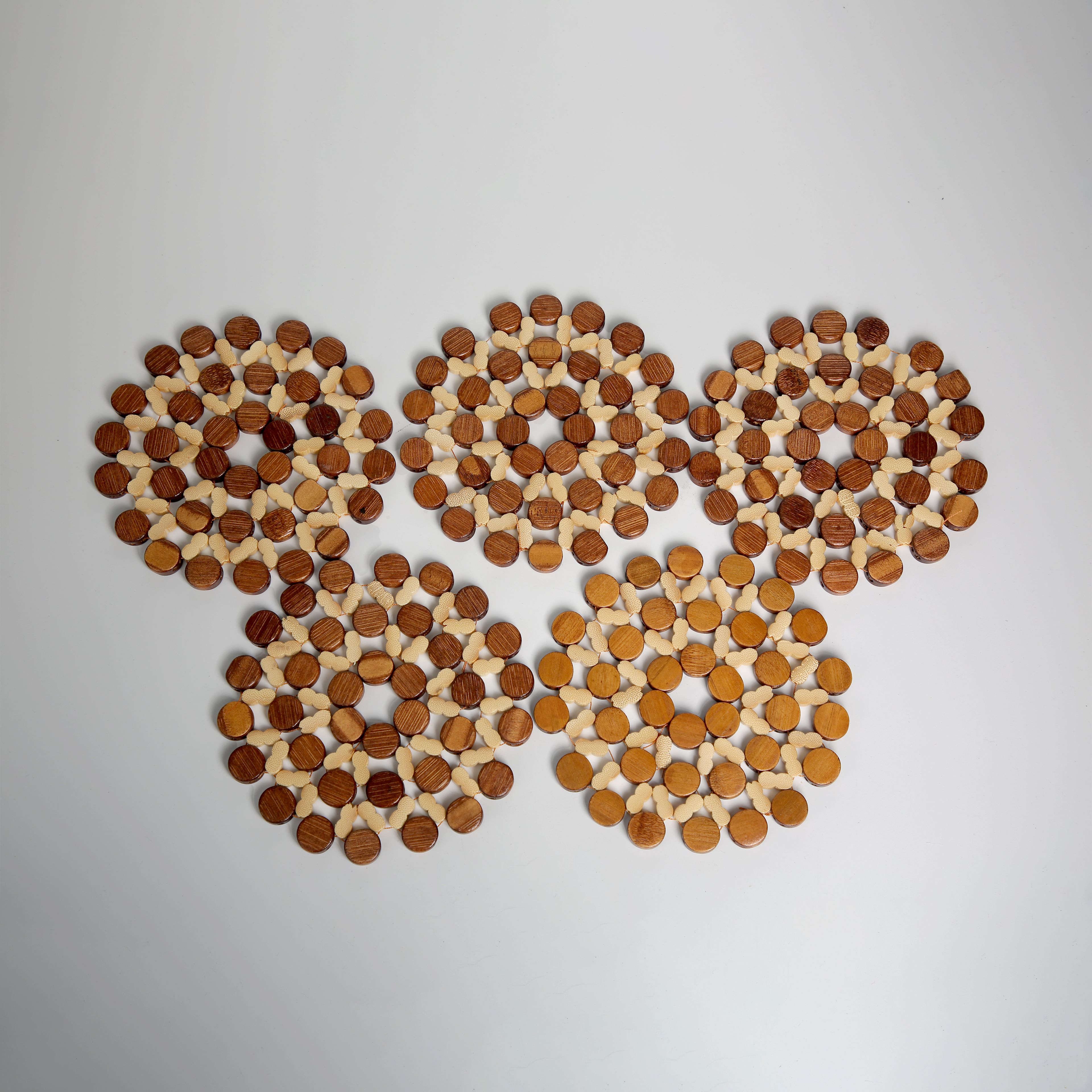 Jiehao Bamboo and Wood Kitchen Household Figure-Eight Series placemats, anti-slip and heat-insulating MATS, durable, sturdy and beautiful bowl MATS wholesale Application Scenario