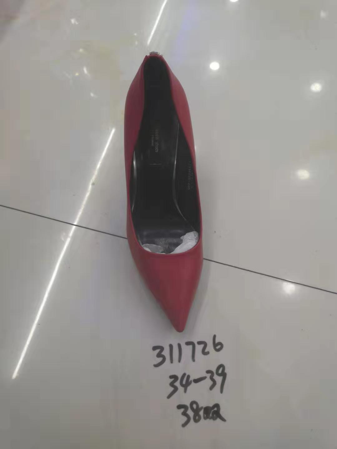 21/7/3义乌周氏库存尾货现货特价处理女士尖头尖跟时装单鞋，婚庆鞋，结婚新娘鞋，防拖跟加固定带时装女单鞋详情图2
