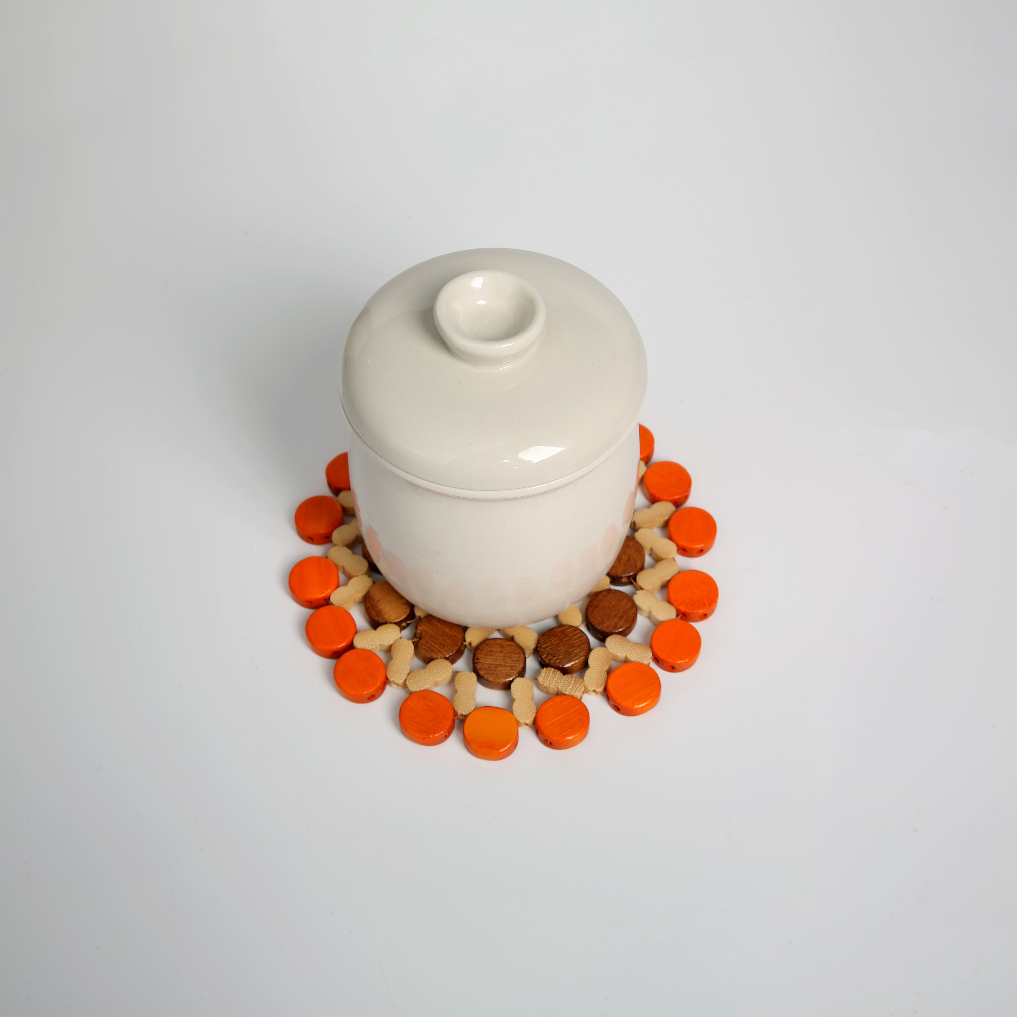 Jiehao Bamboo and Wood Kitchen household figure-eight colored tableware MATS, anti-slip and heat-insulating MATS, durable, sturdy and beautiful bowl MATS wholesale Application Scenario