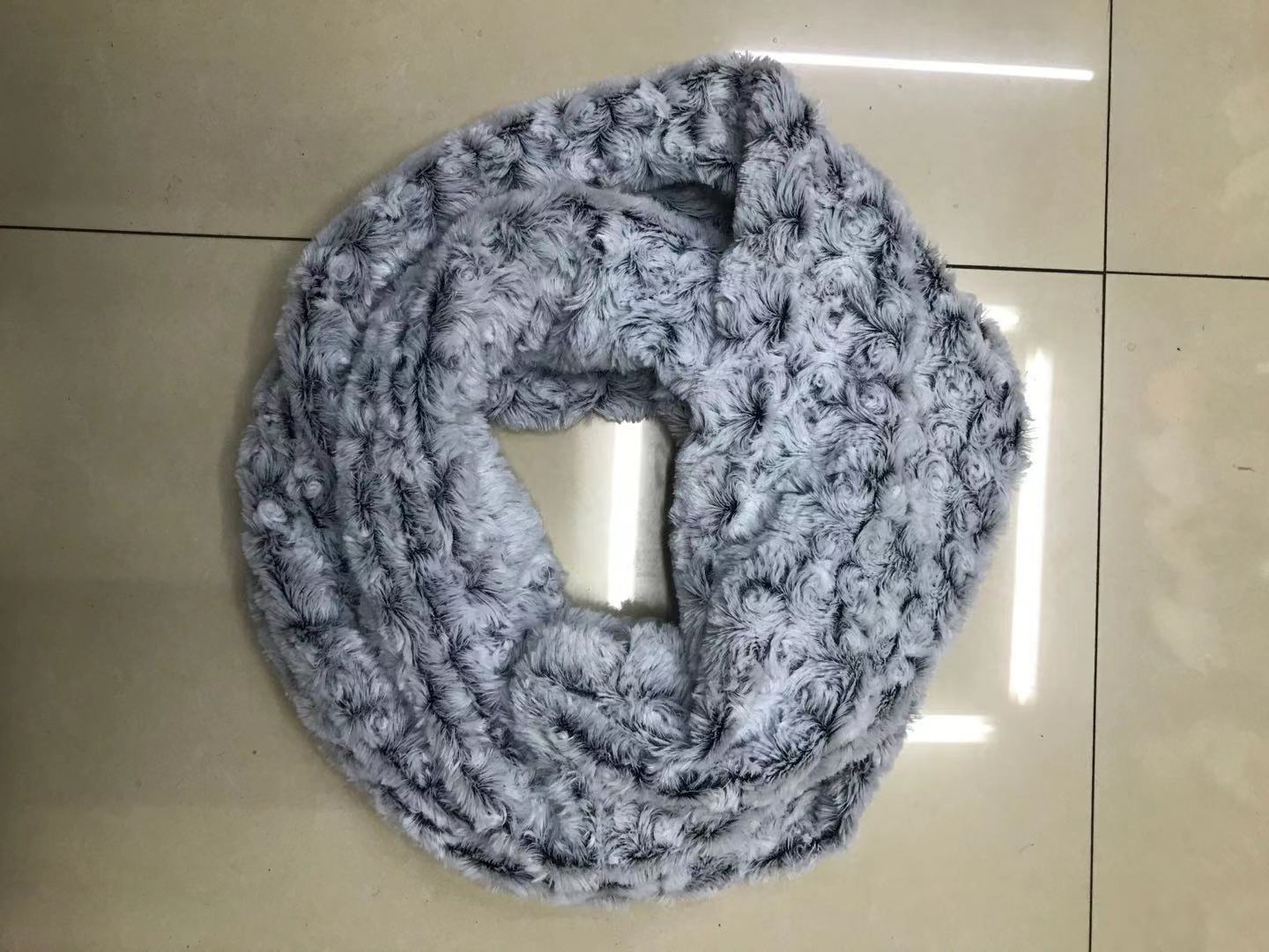 High-end, elegant, warm, soft and comfortable embossed rabbit scarf detail image 4