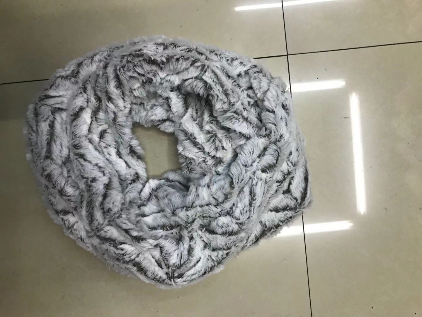 High-end, elegant, warm, soft and comfortable embossed rabbit scarf Specification image