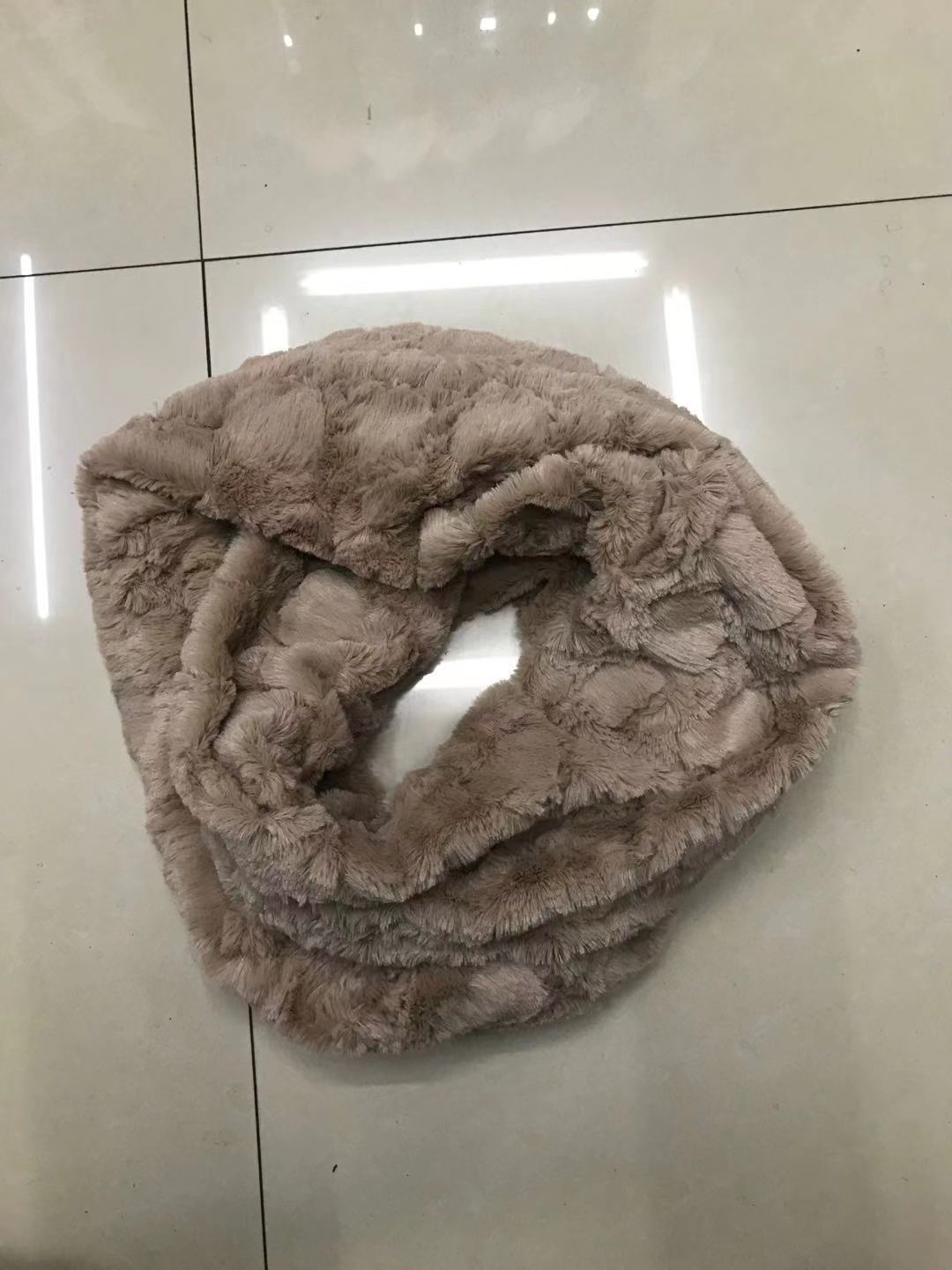 High-end, elegant, warm, soft and comfortable embossed rabbit scarf details Picture