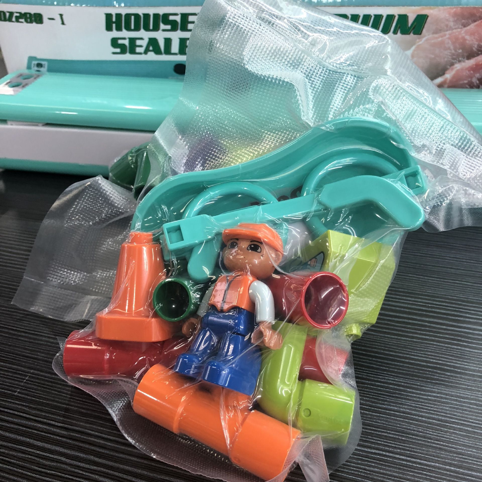 Small household vacuum sealing machine, mini automatic food plastic sealing machine, vacuum packaging machine, dual pumps with high suction force Application Scenario