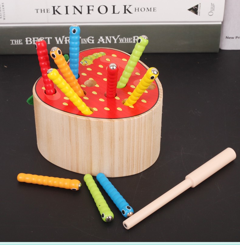 The wooden toy fruit insect-catching game is highly entertaining and colorful, which can exercise babies' hand-eye coordination, visual ability, logical thinking ability, and early education enlightenment training. It is a parent-child game detail image 5