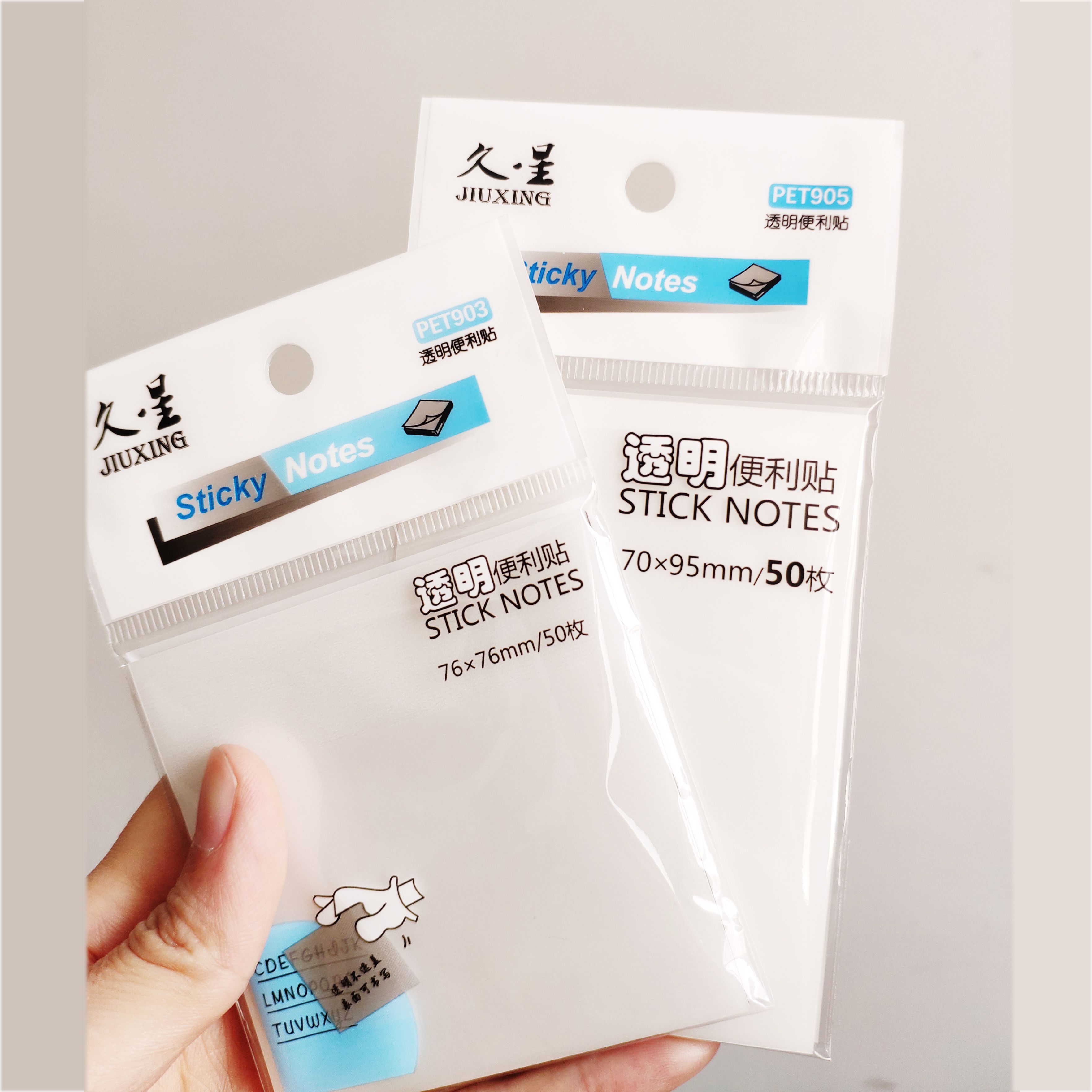 The 76x76mm transparent sticky note can hold 50 sheets per book