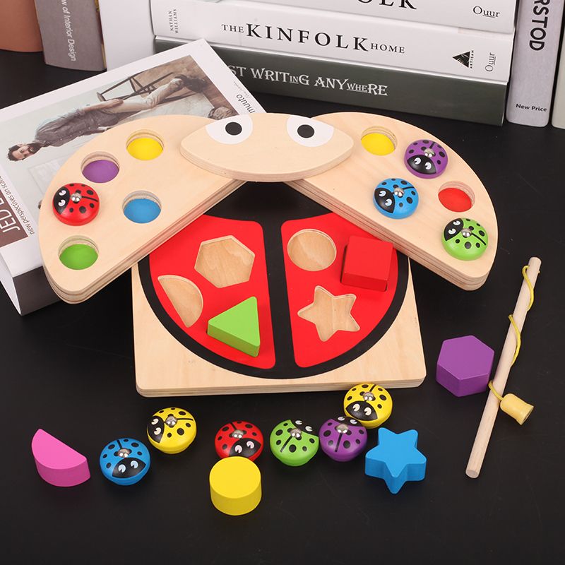 The wooden toy intelligence ladybug fishing game is highly entertaining and colorful, which can exercise babies' hand-eye coordination, visual ability, logical thinking ability, and early education enlightenment training. It is a parent-child game