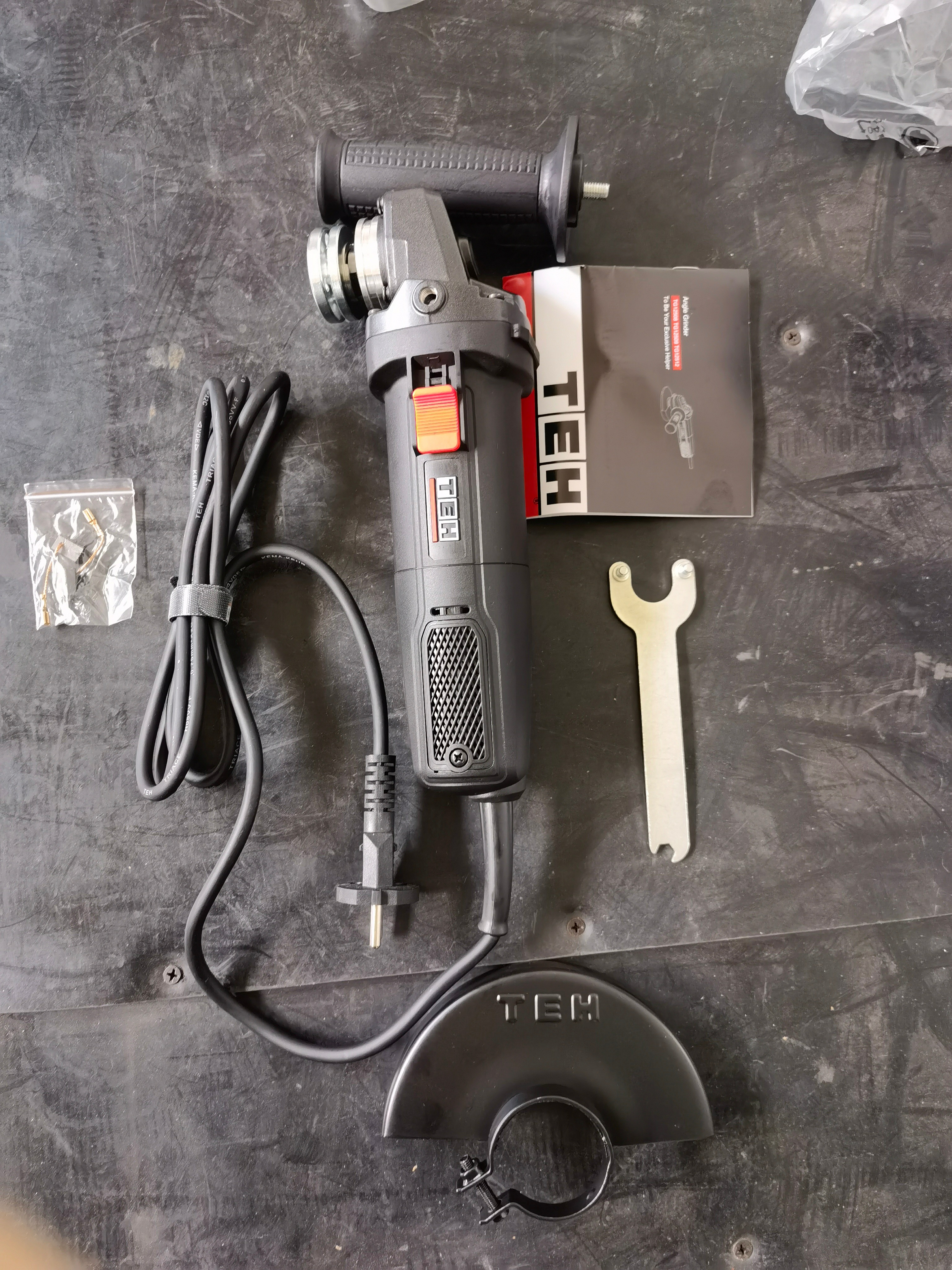 Teh  Angle Grinder 125Mm 850W 角磨Tg12509 full figure