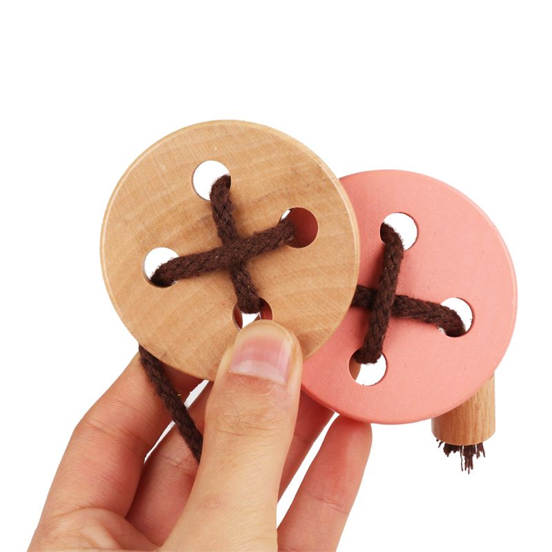 Wooden toy stringing games, sewing beaded toys, are highly entertaining. They can exercise babies' hand-eye coordination, visual ability, logical thinking ability, and early education enlightenment training. They are parent-child games Application Scenario