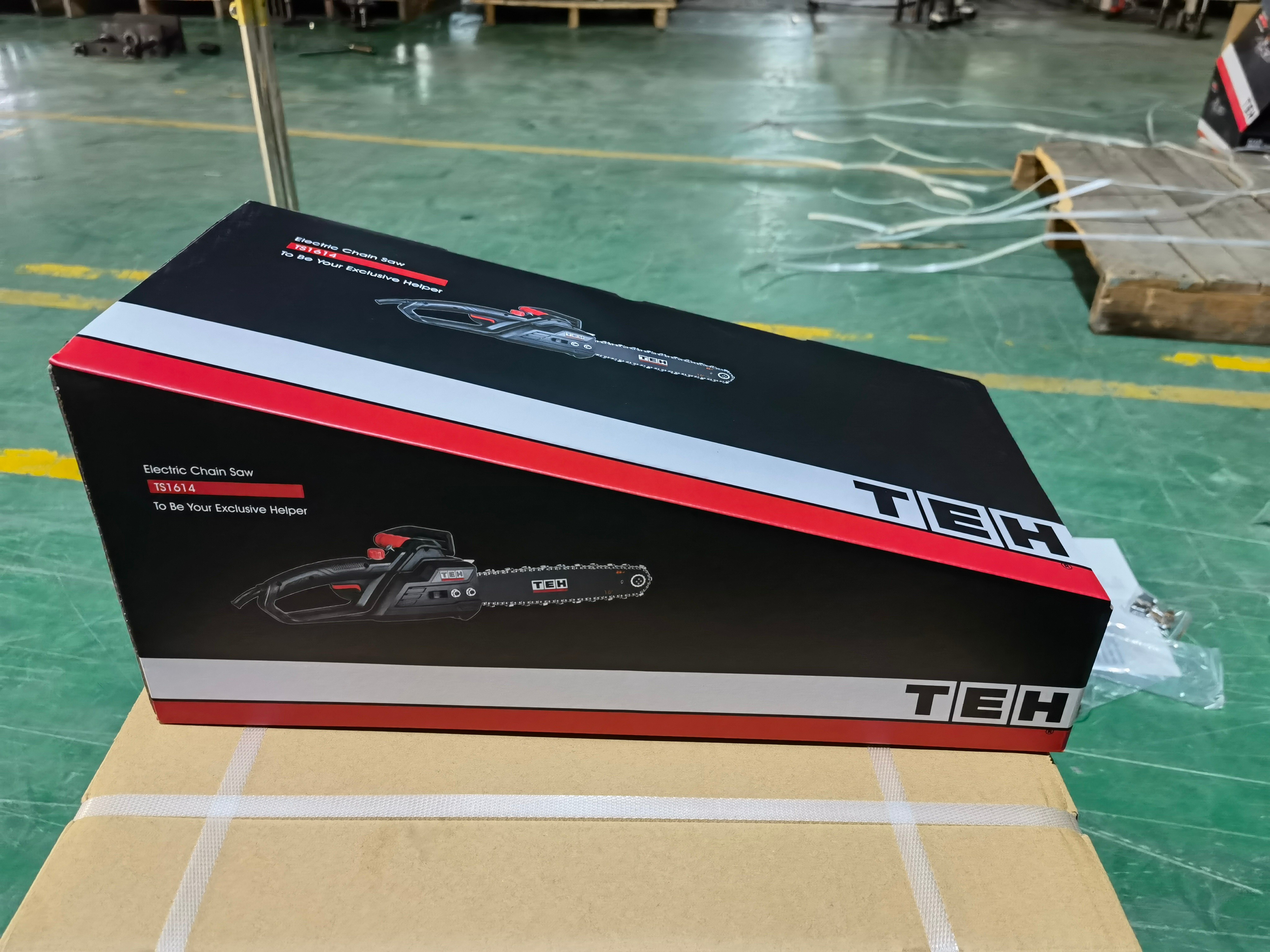 Teh Ts1614:16' 1400W Electric Chain Saw Application Scenario