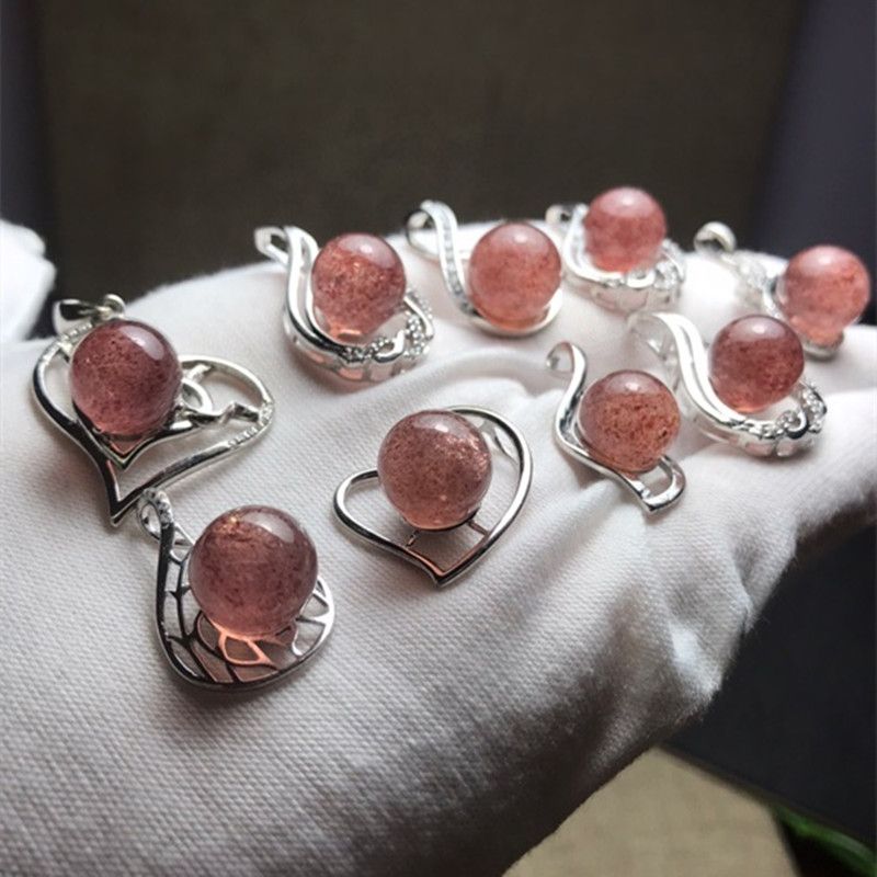 "Bright crystal jewelry natural strawberry crystal pendant, exquisite design, set in international standard 925 sterling silver!"