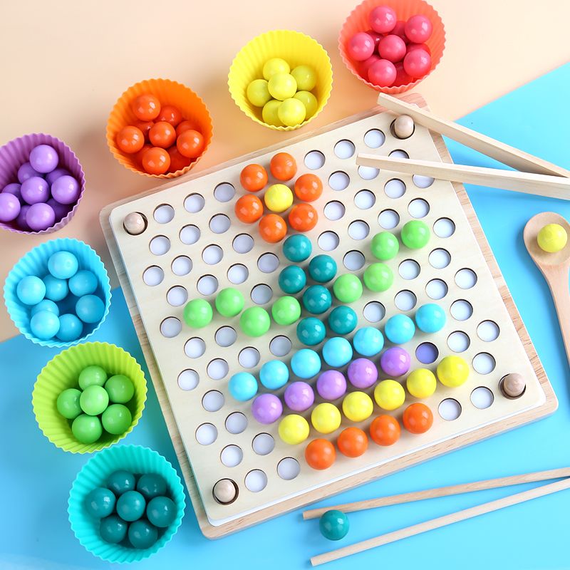 The three-in-one game of wooden match-3, bead-picking and flying chess is highly entertaining. It can exercise babies' hand-eye coordination, visual ability, logical thinking ability, early education and enlightenment training, and is a parent-child game Application Scenario