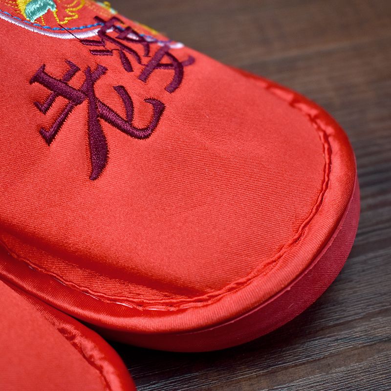 In-stock wedding slippers, wedding supplies, colorful husband and wife embroidered slippers, festive red slippers manufacturer Application Scenario