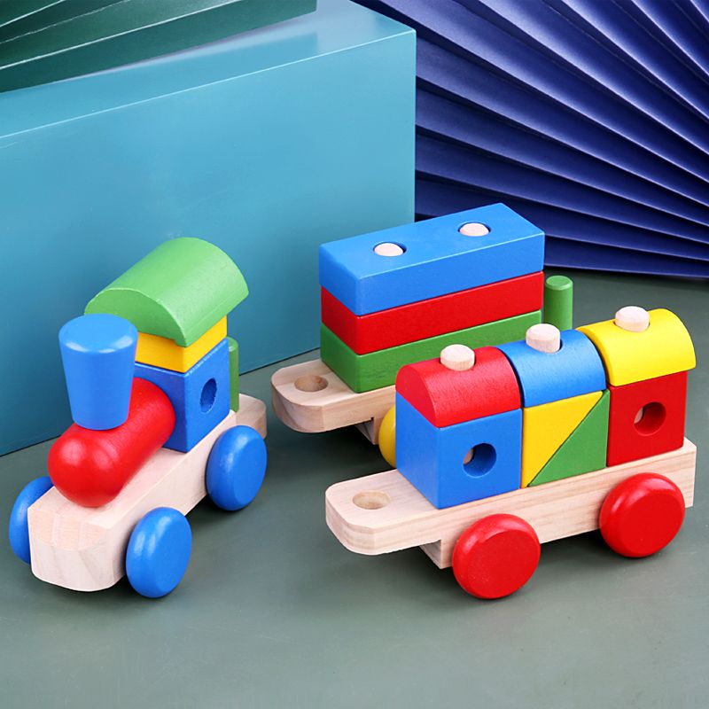The wooden toy building block three-section car is highly entertaining and colorful, which can exercise babies' hand-eye coordination, visual ability, logical thinking ability, and early education enlightenment training. It is a parent-child game Application Scenario