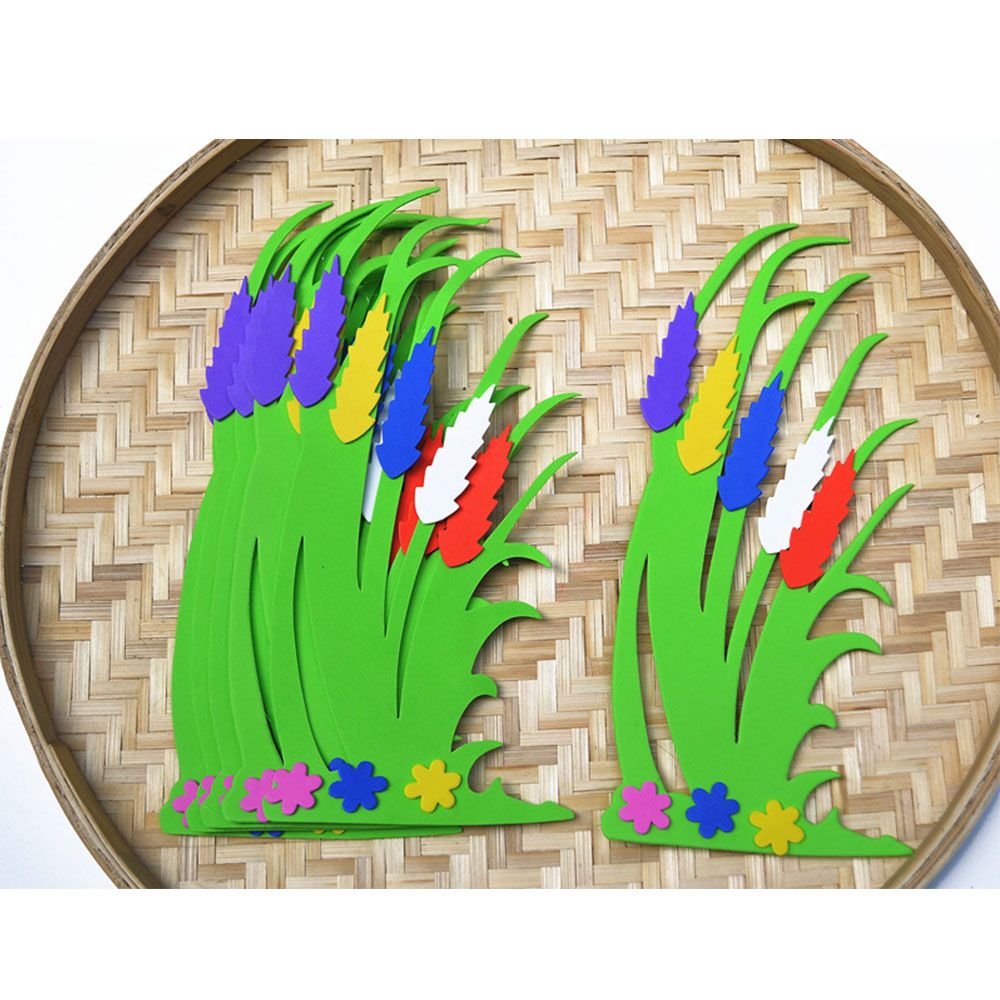 Kindergarten blackboard newspaper wall decoration stickers sponge flowers decorate the classroom
