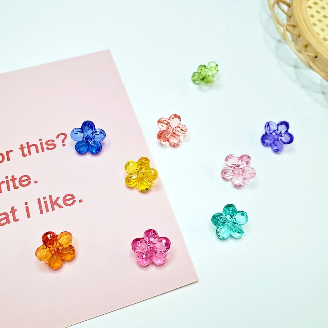 Chen Ming's 11mm acrylic pearlescent small flower scattered beads DIY Korean version children's jewelry back hole bead accessories Report: The purchase of this product is a commercial trade behavior