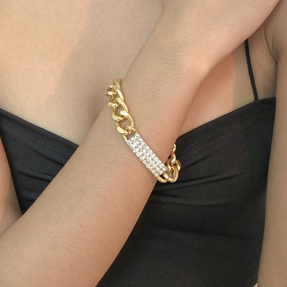 B1313 European and American simple and fashionable bracelet, elegant diamond-encrusted chain bracelet, hip-hop street personality Cuban chain bracelet Application Scenario