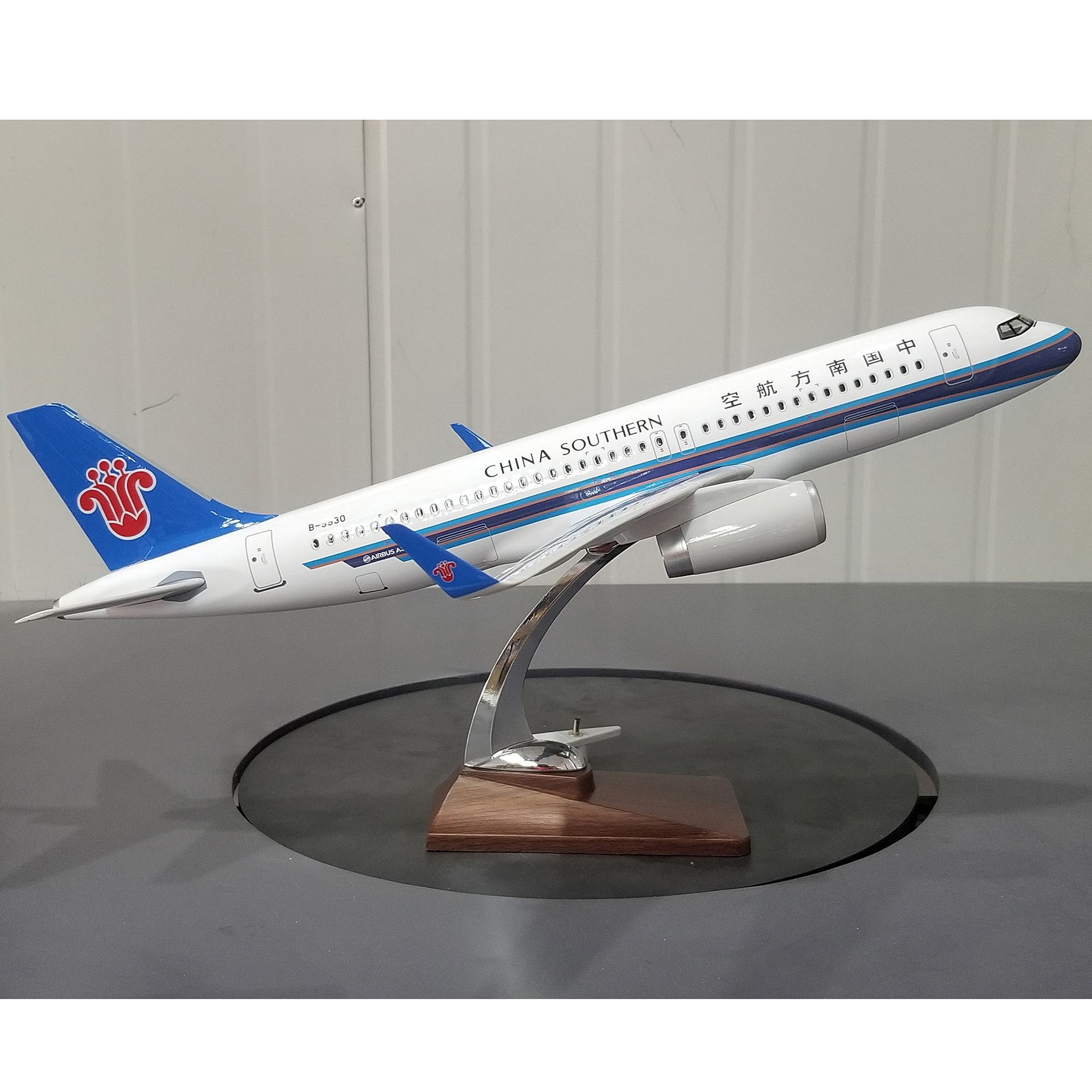 A320中国南方航空47cmABS合成塑脂飞机模型  仿真飞机模型  手工飞机模型