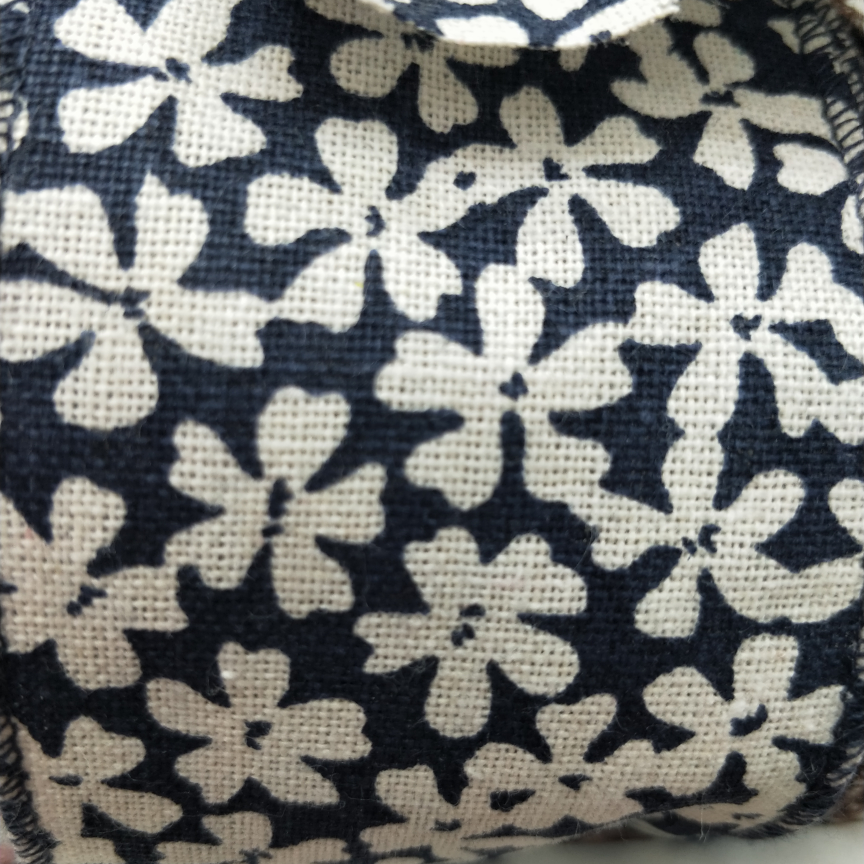 Small black flower edge with wire try hair accessories clothing are pretty