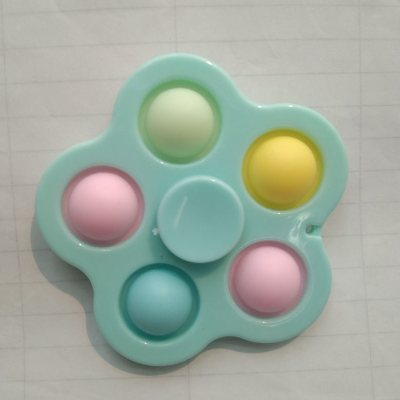 The luminous 5-hole bubble gyro has an excellent luminous effect and is a fingertip gyro
