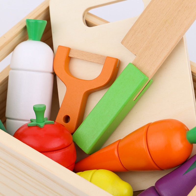 Wooden toys are highly entertaining and come in a variety of colors. They are educational games that cultivate hands-on skills and logical thinking abilities. They are also good for parent-child games. The wooden box vegetables are cut and looked at