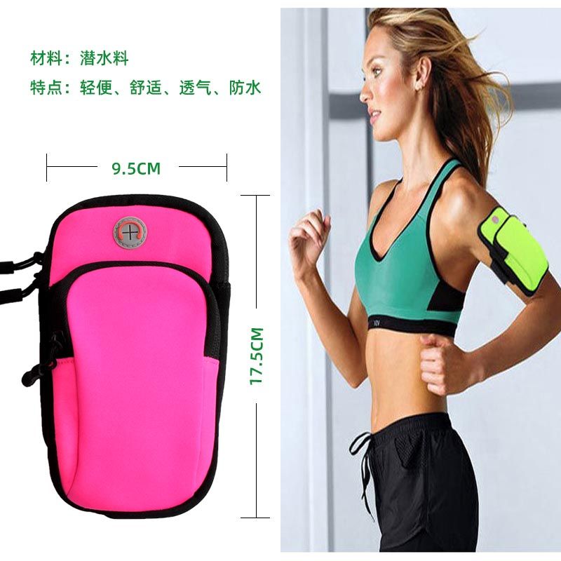 Running mobile arm bag, multi-functional outdoor sports arm cover, comfortable and breathable mobile arm bag for men's and women's marathons Application Scenario