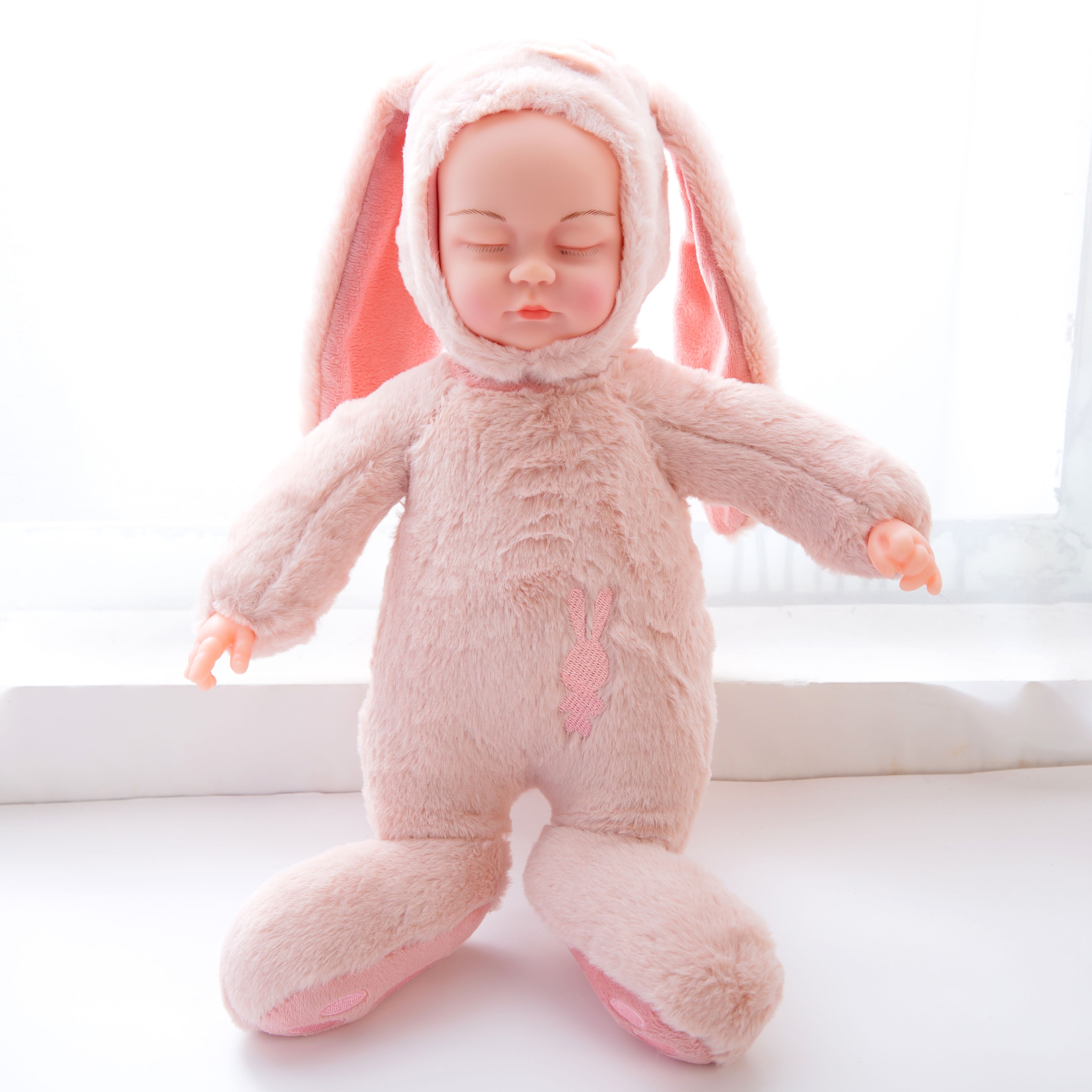 A magical tool for sleeping and soothing babies: a doll with music, a closed-eye doll, and a plush doll