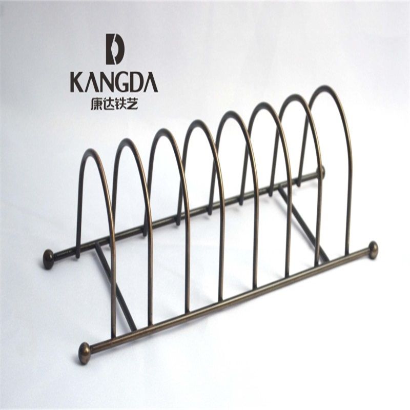 The seven-compartment dish rack on the track is made of bronze