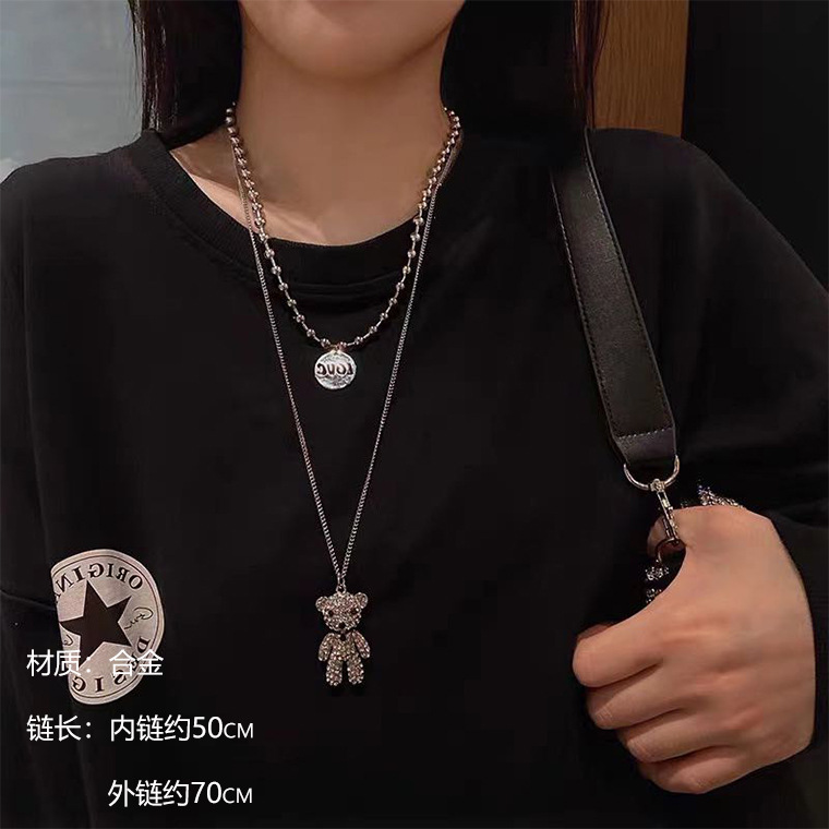 European and American retro hip-hop sweater chain heart-shaped letter necklace for women on Instagram, simple, fashionable and individual collarbone necklace accessory 6800 Application Scenario