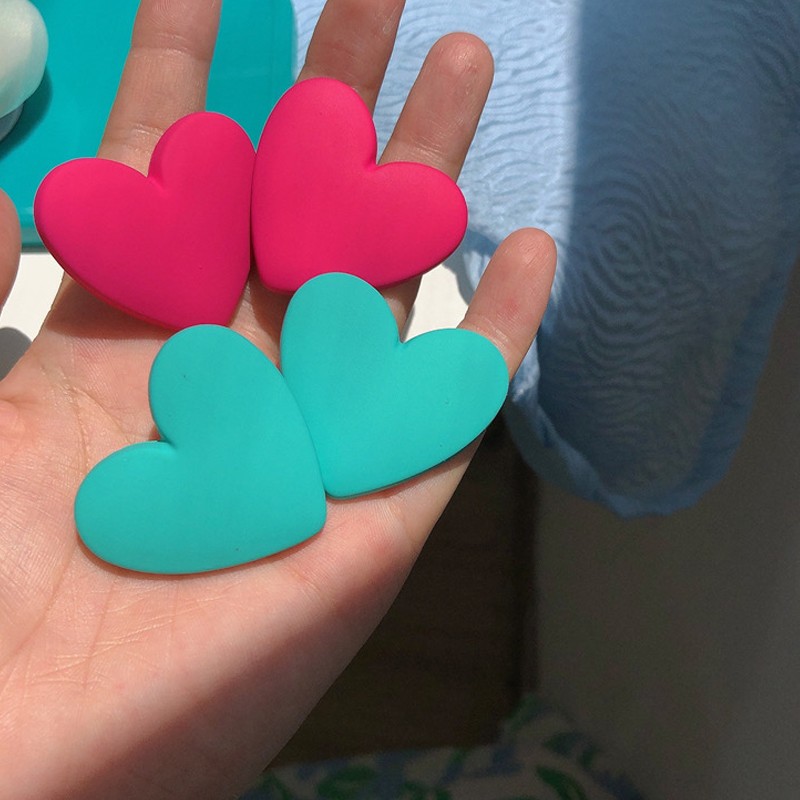 I Love These Two Colors - Lake Green + Rose Big Heart Stud Hot Girl With Love Earrings Girl Application Scenario