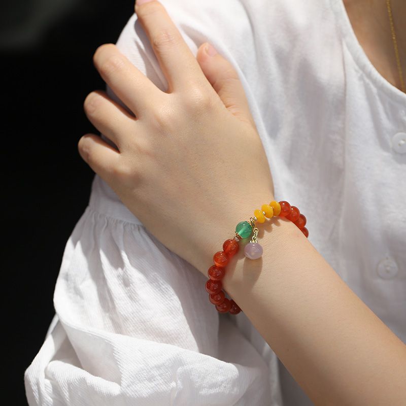 The manufacturer wholesals red agate bracelets, hanging salt source agate small peach jewelry, summer women's style, fresh, fashionable and versatile Item Picture