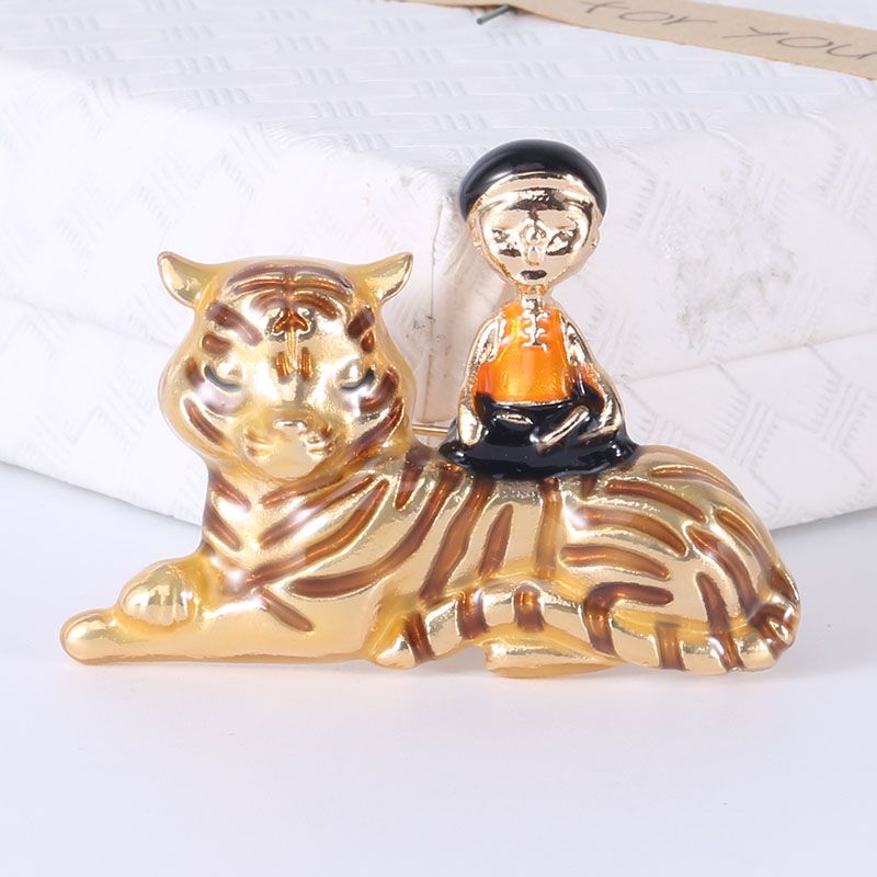 Manufacturers direct sales of foreign trade tiger girl brooch clothing accessories