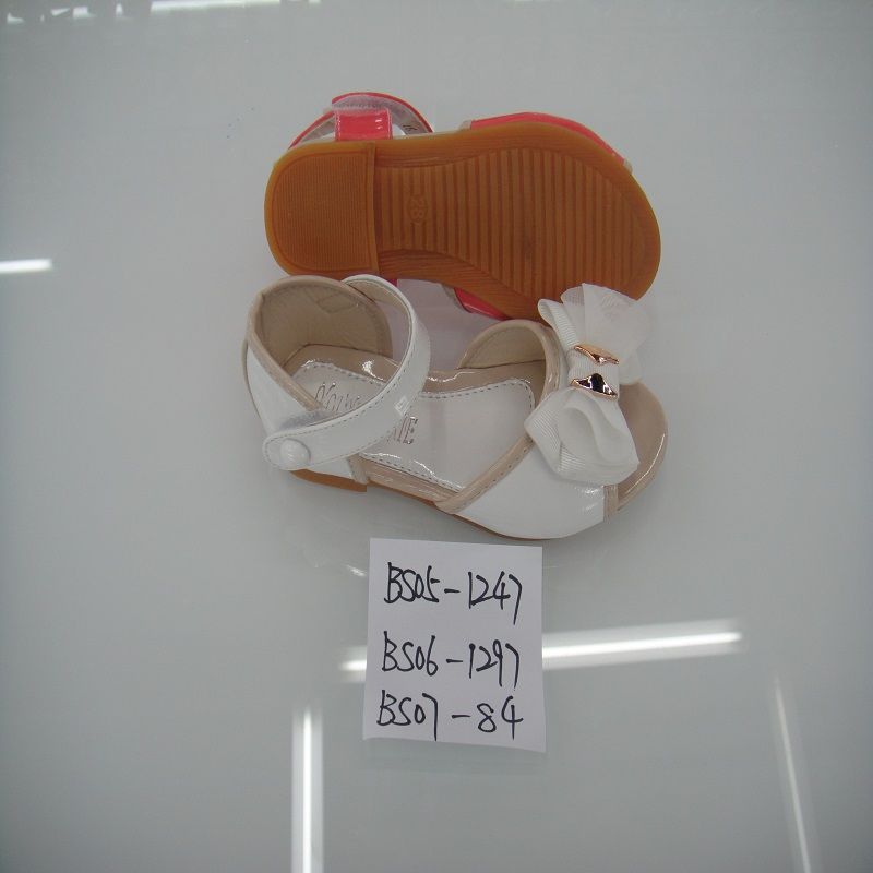 Children's sandals with shiny leather are fashionable