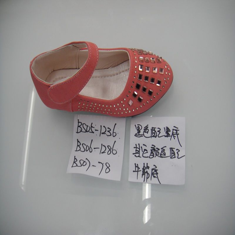 Children's single-shoe dance shoes are fashionable