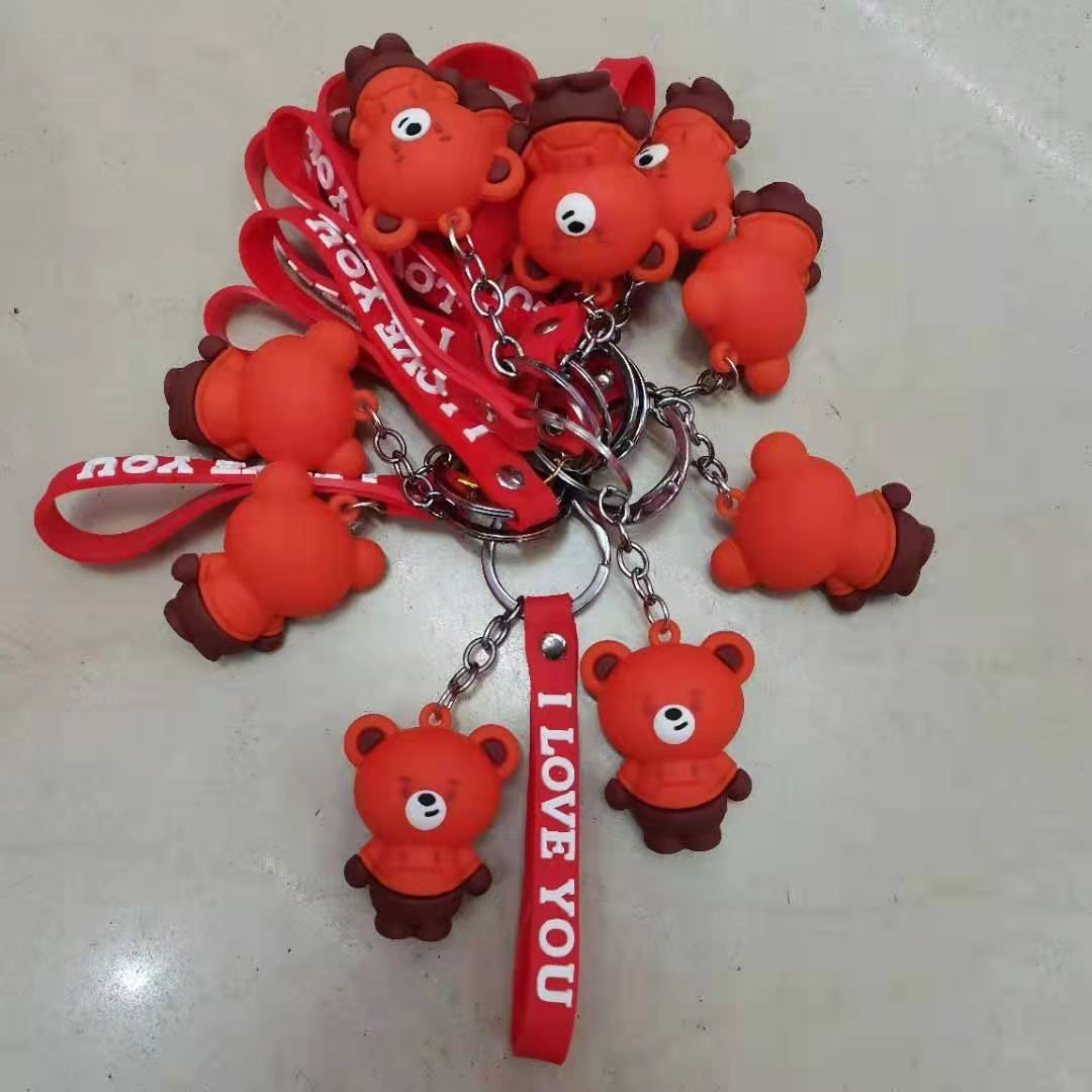 Mobile phone anime keychain pendants, cute and creative simple Korean style, animal cartoon silicone couple keychains, car keychain pendants, astronaut dolls, unicorns, little pigs, little yellow ducks, street stall night market supplies