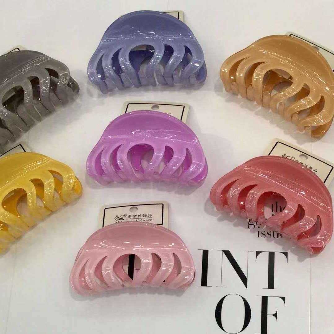 Conjoined light pink hair grip
