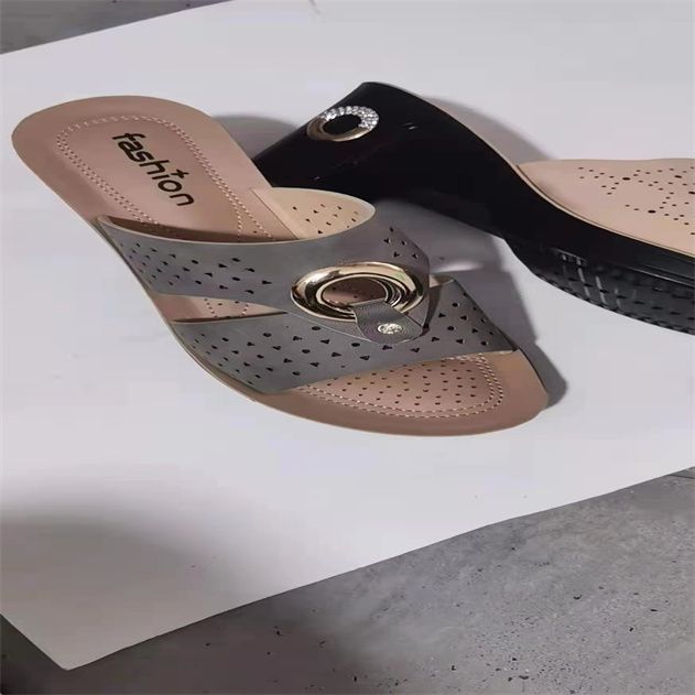 外贸凉拖鞋女平底一字型金属扣女凉拖鞋新款跨境大码欧美现货新款2