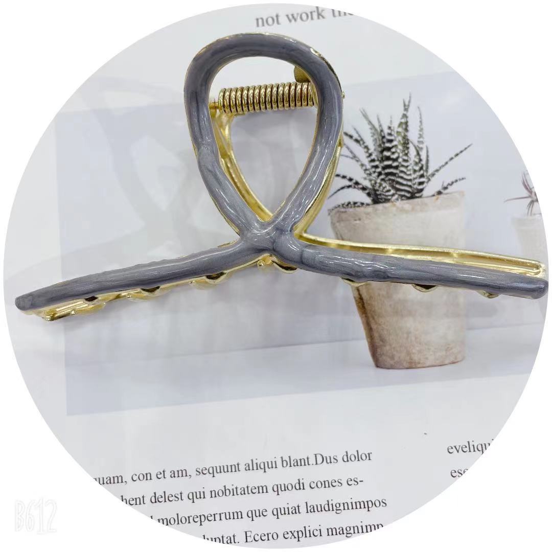 天意饰品 网红爆款 女士时尚高端   合金画油衣架大爪      浅灰咖