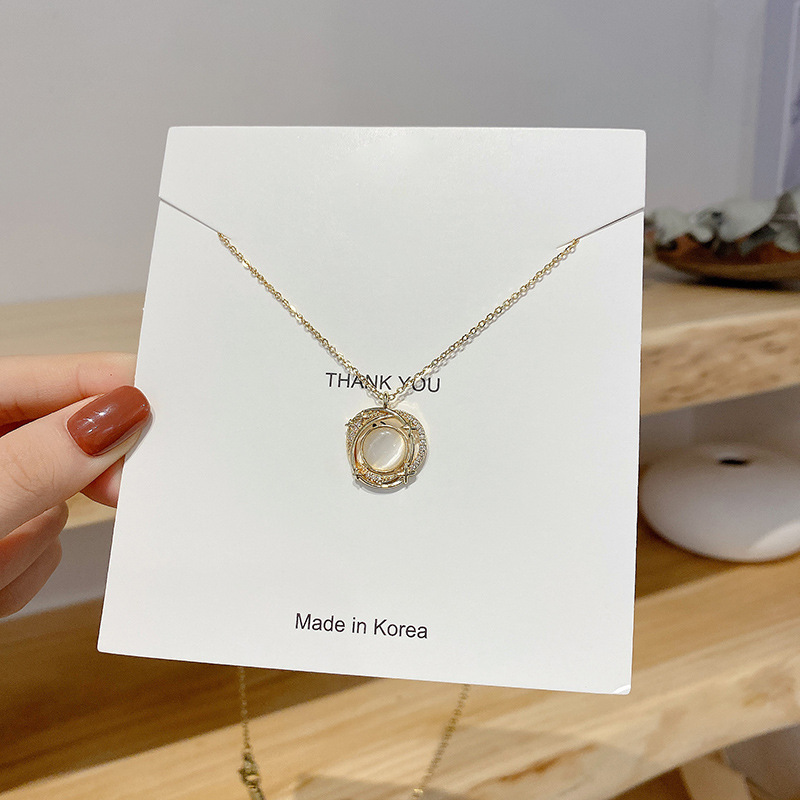 Korean bestseller pearl copper necklace, female Internet celebrity retro zircon choker sweater chain, design sense pendant wholesale 6870 Application Scenario