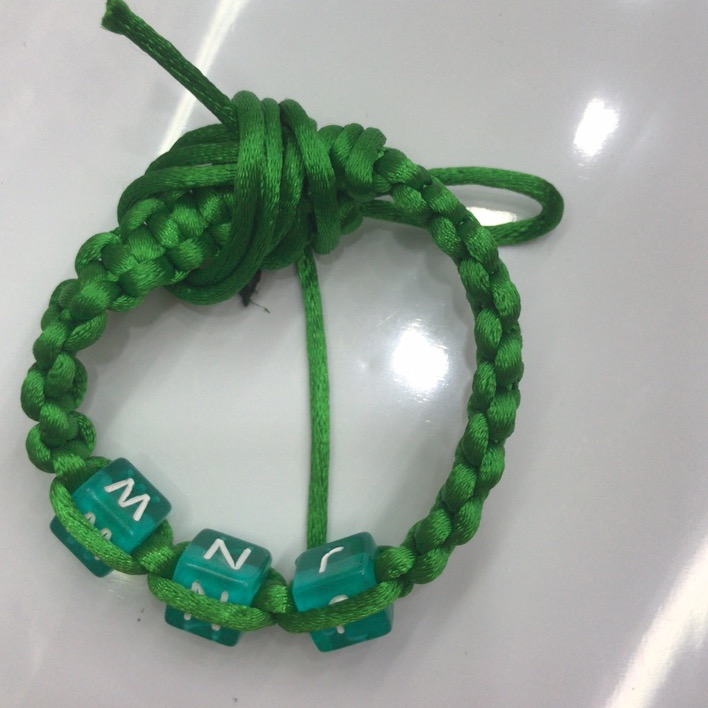Hand woven monochrome bracelet Polyester thread flat knot braid hand accessorized beads Cute shape bead bracelet ZZ-007