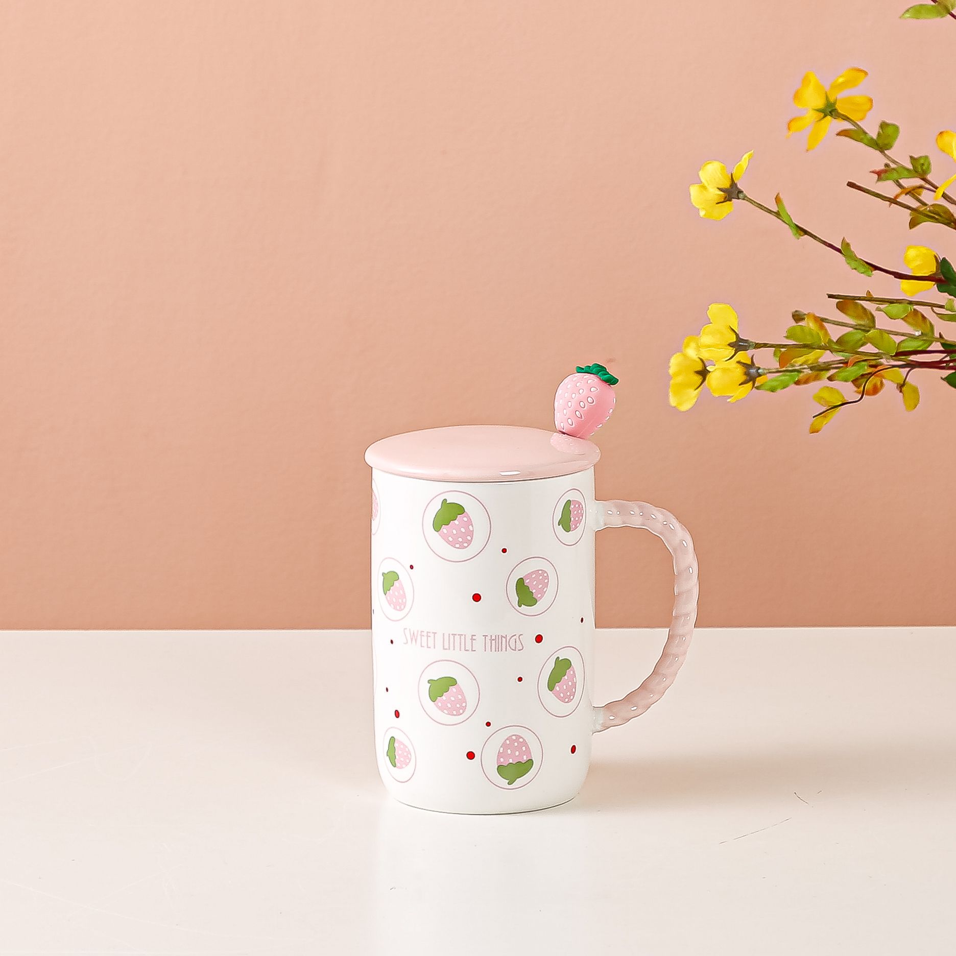 Creative and cute little clear strawberry mug, ceramic milk cup, breakfast cup, ins simple large-capacity water cup, Zhuoqia 066 Application Scenario