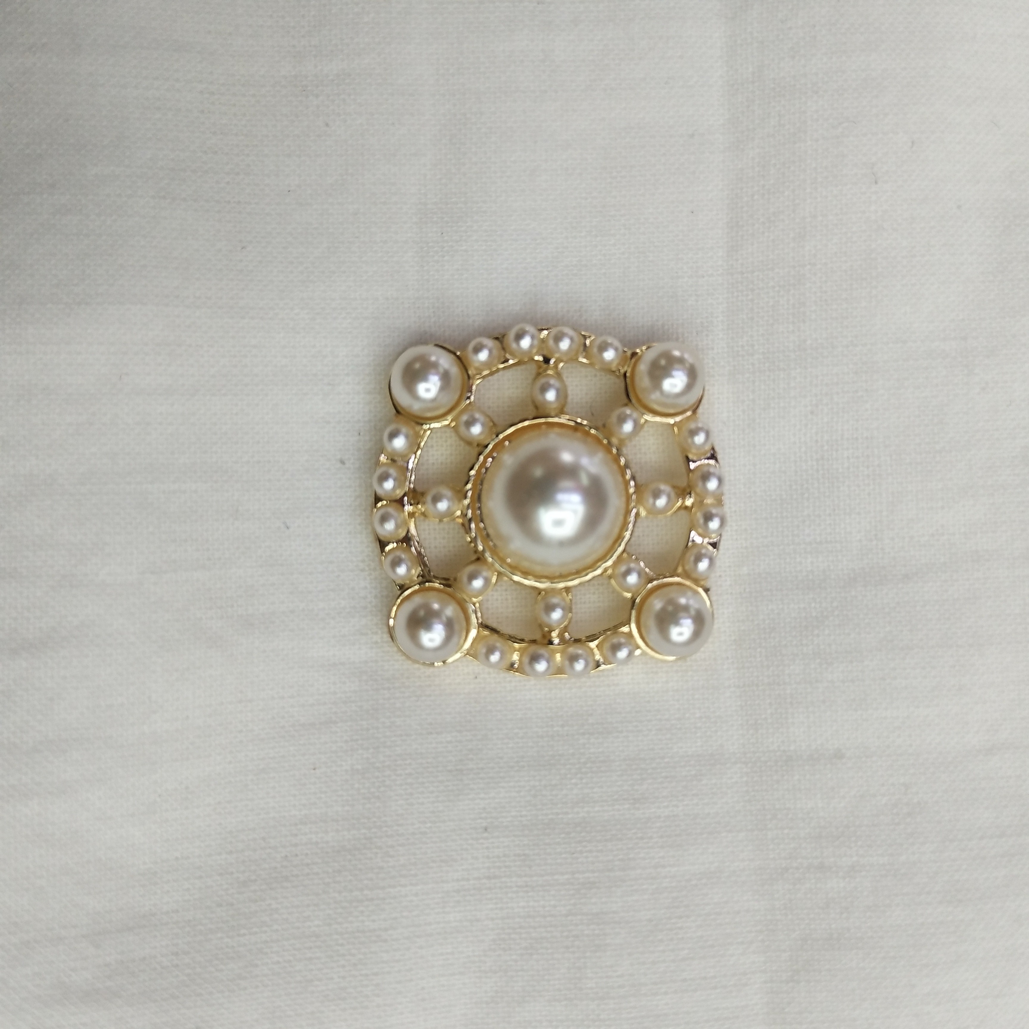 DIY handcrafted jewelry accessories, alloy simple single pieces, flower center pearl pendants, decorative earrings (100ps/ pack) detail image 1