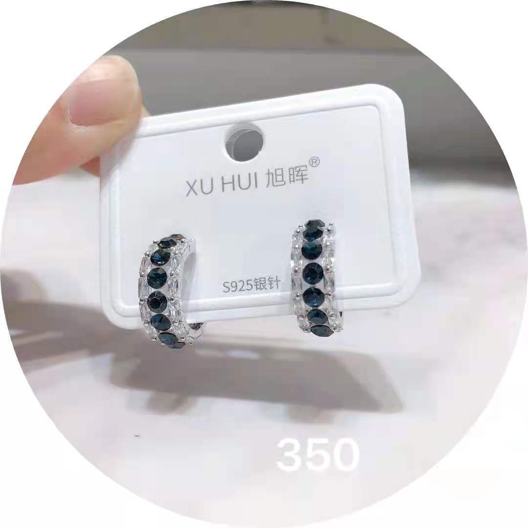 Classic stylish atmospheric earrings A70
