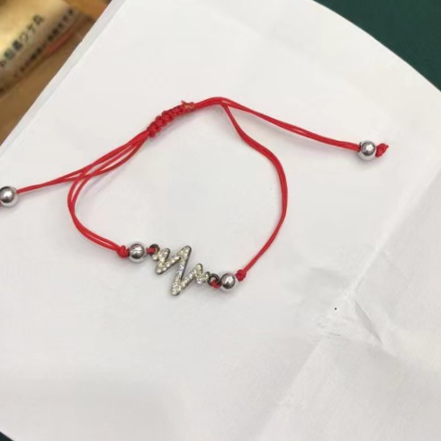 Simple ultra-fine red rope braided hand rope with diamond pattern this year men's and women's safety bracelet W-007